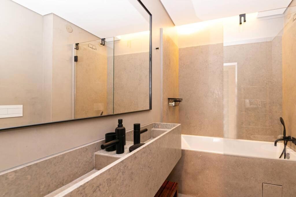 Stylish Apartment By Av. Da Liberdade Lisboa Екстериор снимка